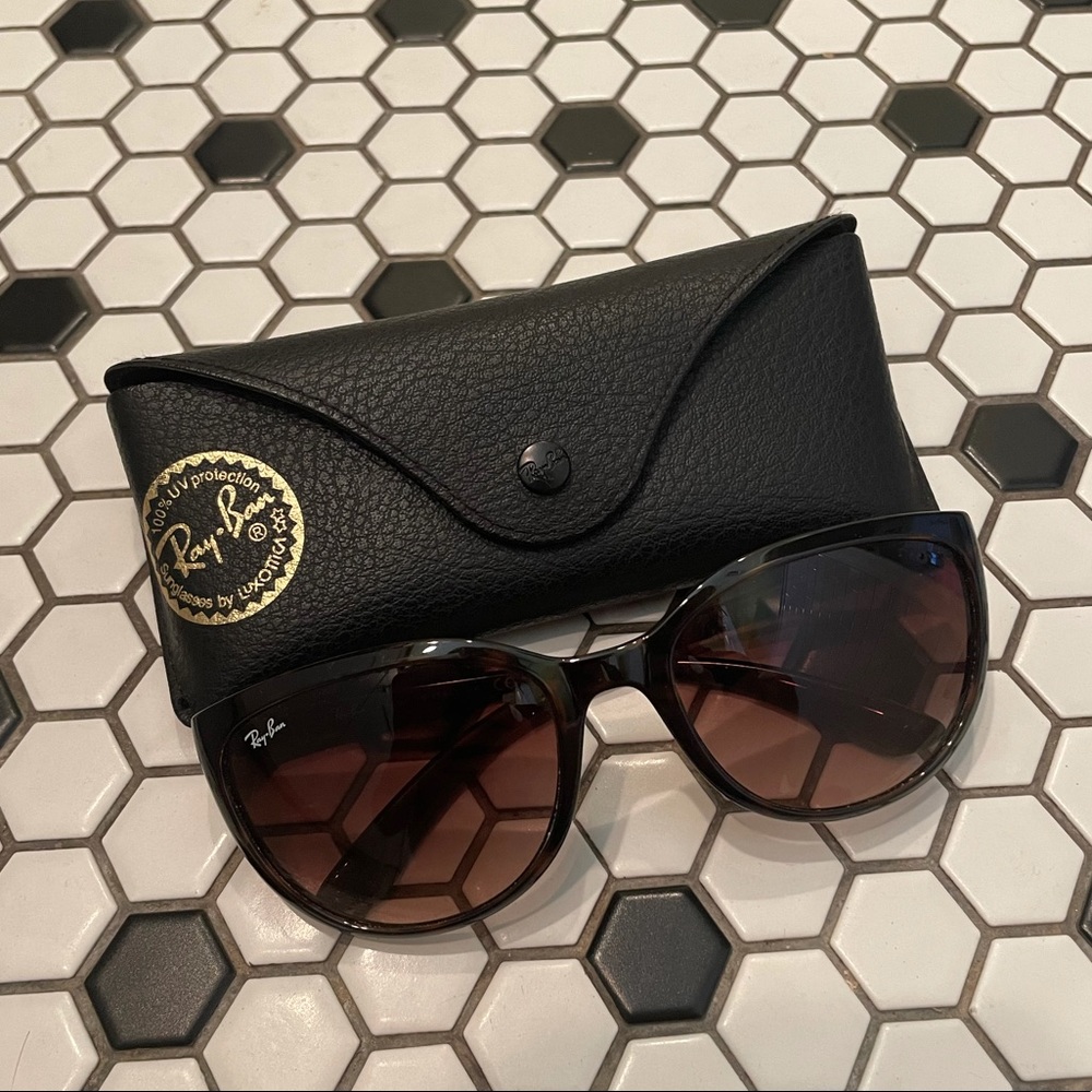 Cat-eye Ray-Ban Sunglasses